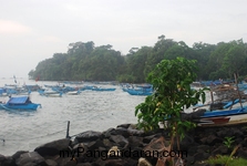 Perahu Nelayan Merana, Tertambat di Pinggir Cagar Alam