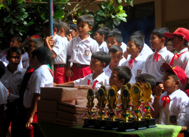 Meriahnya Acara Kenaikan Kelas Sekolah Dasar Di Babakan