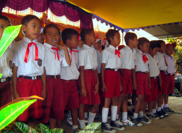 Meriahnya Acara Kenaikan Kelas Sekolah Dasar Di Babakan