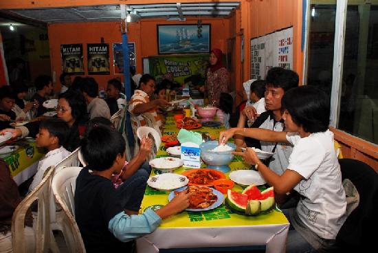 Nikmatnya Santap Seafood di Restaurant Berkah