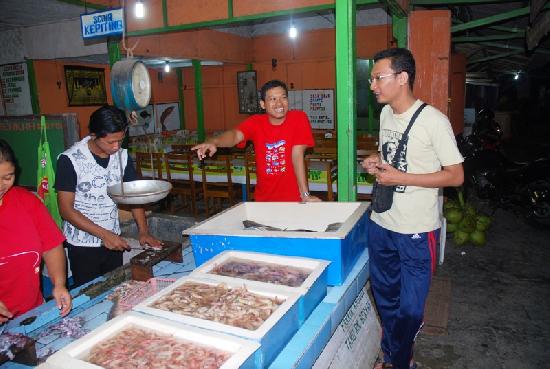 Nikmatnya Santap Seafood di Restaurant Berkah