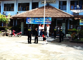 Intip Latihan Para Pengibar Bendera