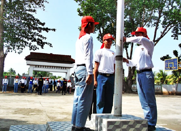 Intip Latihan Para Pengibar Bendera