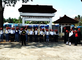 Intip Latihan Para Pengibar Bendera