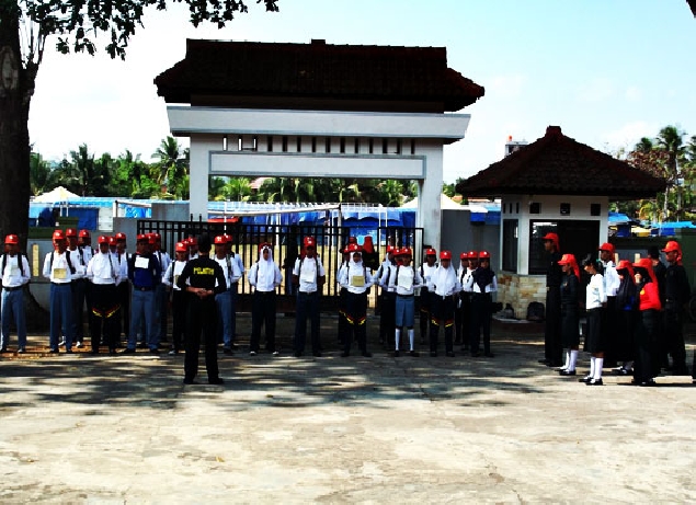 Intip Latihan Para Pengibar Bendera