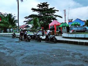 Ramainya Ngabuburit Di Jalan Tol Pangandaran