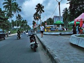 Ramainya Ngabuburit Di Jalan Tol Pangandaran