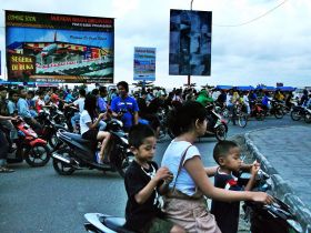 Ramainya Ngabuburit Di Jalan Tol Pangandaran