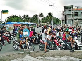 Ramainya Ngabuburit Di Jalan Tol Pangandaran