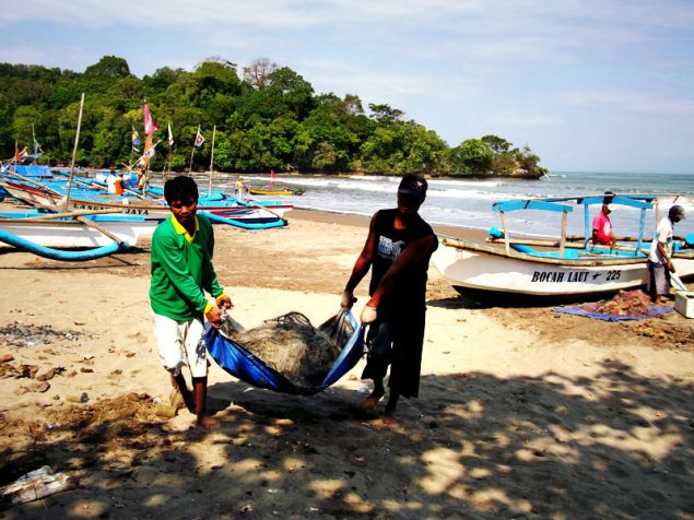 Geliat Nelayan Pangandaran Dalam Jepretan Kamera