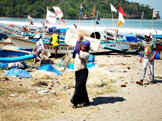 Geliat Nelayan Pangandaran Dalam Jepretan Kamera