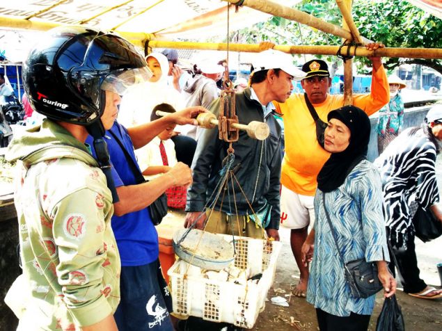 Geliat Nelayan Pangandaran Dalam Jepretan Kamera