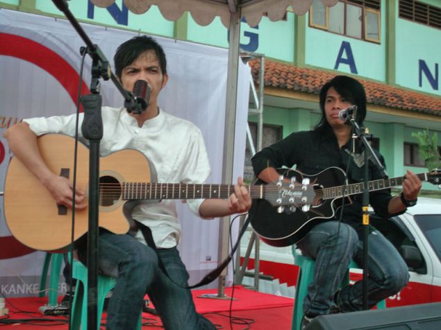 The Zackies Temani Tunggu Waktu Berbuka Warga Pangandaran