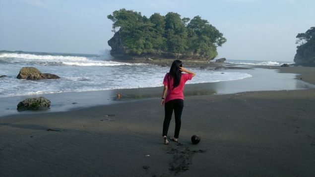 Alaminya Pantai Madasari yang Jauh dari Keramaian Pangandaran