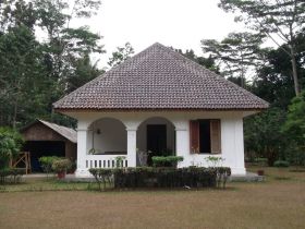 Menengok Sejarah Gedung Uyeng Pangandaran