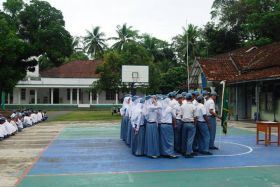 Madrasah Aliyah YPK Cijulang Lantik Pengurus OSIS Baru