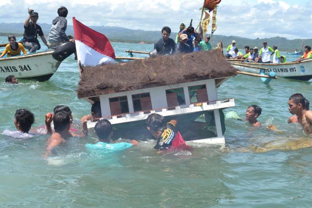 Hajat Laut Pantai Pangandaran 2011