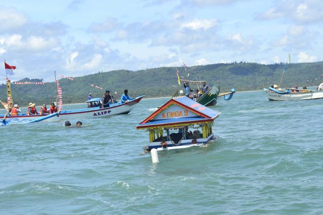 Hajat Laut Pantai Pangandaran 2011