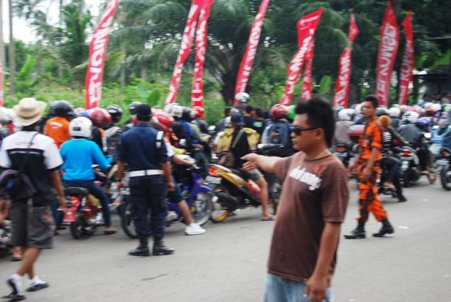 Galeri Antrian Kendaraan Mengular 2 KM jelang Masuk Gerbang Pantai