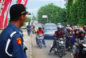 Galeri Antrian Kendaraan Mengular 2 KM jelang Masuk Gerbang Pantai