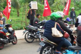 Galeri Antrian Kendaraan Mengular 2 KM jelang Masuk Gerbang Pantai