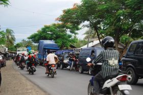 Galeri Antrian Kendaraan Mengular 2 KM jelang Masuk Gerbang Pantai