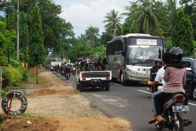 Galeri Antrian Kendaraan Mengular 2 KM jelang Masuk Gerbang Pantai