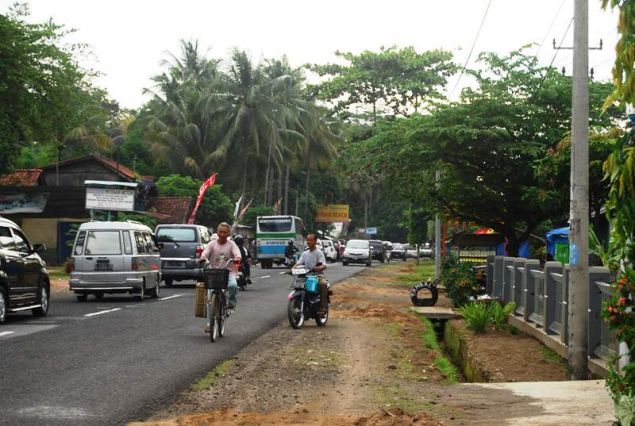 Galeri Antrian Kendaraan Mengular 2 KM jelang Masuk Gerbang Pantai