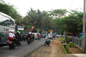 Galeri Antrian Kendaraan Mengular 2 KM jelang Masuk Gerbang Pantai