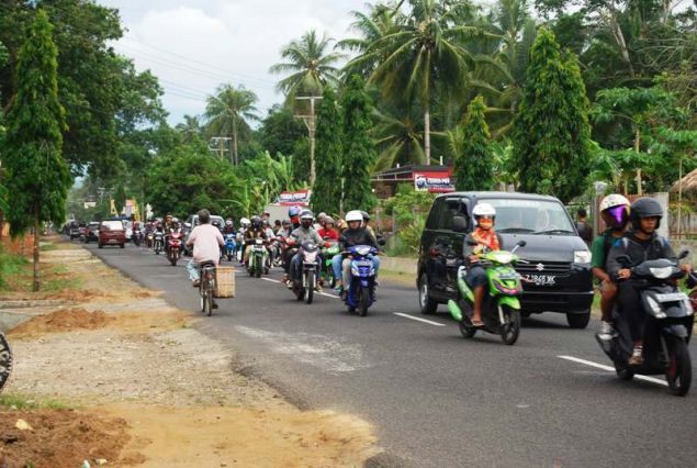 Galeri Antrian Kendaraan Mengular 2 KM jelang Masuk Gerbang Pantai