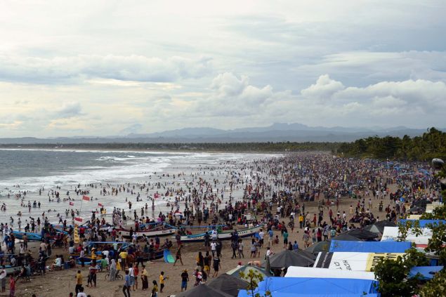 Detik-detik Pergantian Tahun 2011-2012 di Pantai Pangandaran