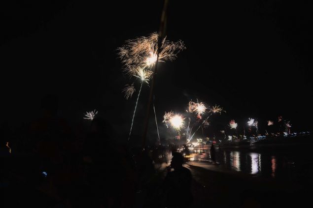 Detik-detik Pergantian Tahun 2011-2012 di Pantai Pangandaran