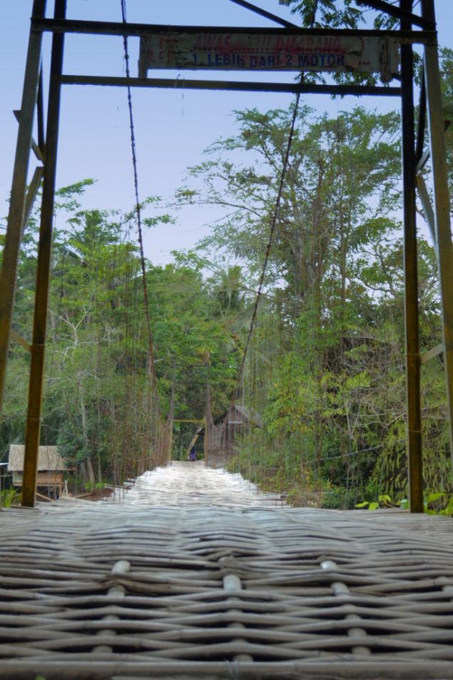 Jembatan Gantung Eunteung Cijulang,Sensasi Para Backpacker