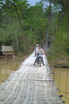 Jembatan Gantung Mandala  Cijulang,Sensasi Para Backpacker