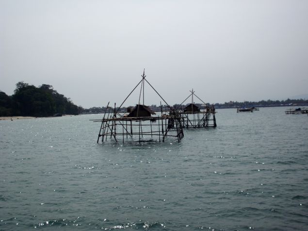 Asyiknya Mancing di Pantai Pangandaran