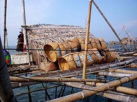 Asyiknya Mancing di Pantai Pangandaran