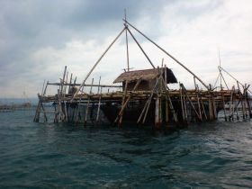 Asyiknya Mancing di Pantai Pangandaran