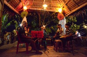 Suasana Malam di Mungil Steak House Pangandaran