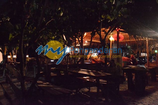 Suasana Malam di Mungil Steak House Pangandaran