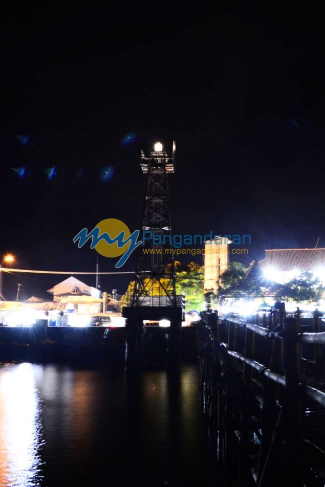 Pantai Timur Pangandaran di Malam Hari