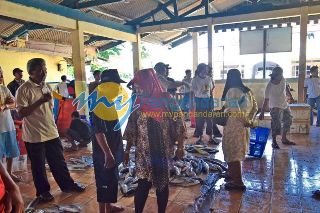 Suasana Pelelangan Ikan Pangandaran