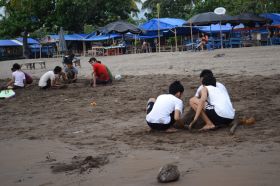 Seru, Bermain Pasir Bersama SMAN 7 Bandung