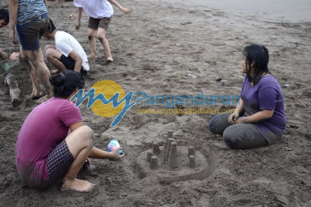 Seru, Bermain Pasir Bersama SMAN 7 Bandung