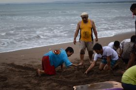 Seru, Bermain Pasir Bersama SMAN 7 Bandung