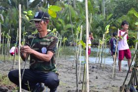 Ratusan Siswa Antusias Mengikuti Aksi Tanam Pohon