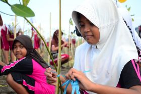 Ratusan Siswa Antusias Mengikuti Aksi Tanam Pohon