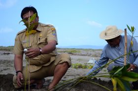 Ratusan Siswa Antusias Mengikuti Aksi Tanam Pohon