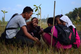 Ratusan Siswa Antusias Mengikuti Aksi Tanam Pohon