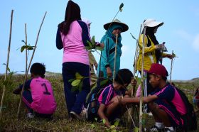 Ratusan Siswa Antusias Mengikuti Aksi Tanam Pohon