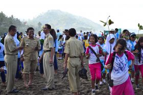 Ratusan Siswa Antusias Mengikuti Aksi Tanam Pohon